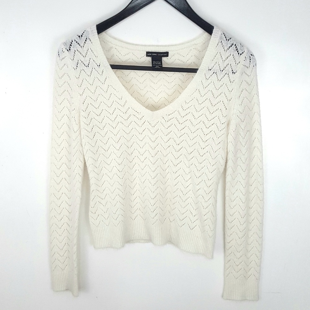 New York & Company XS White Sweater Long Sleeve